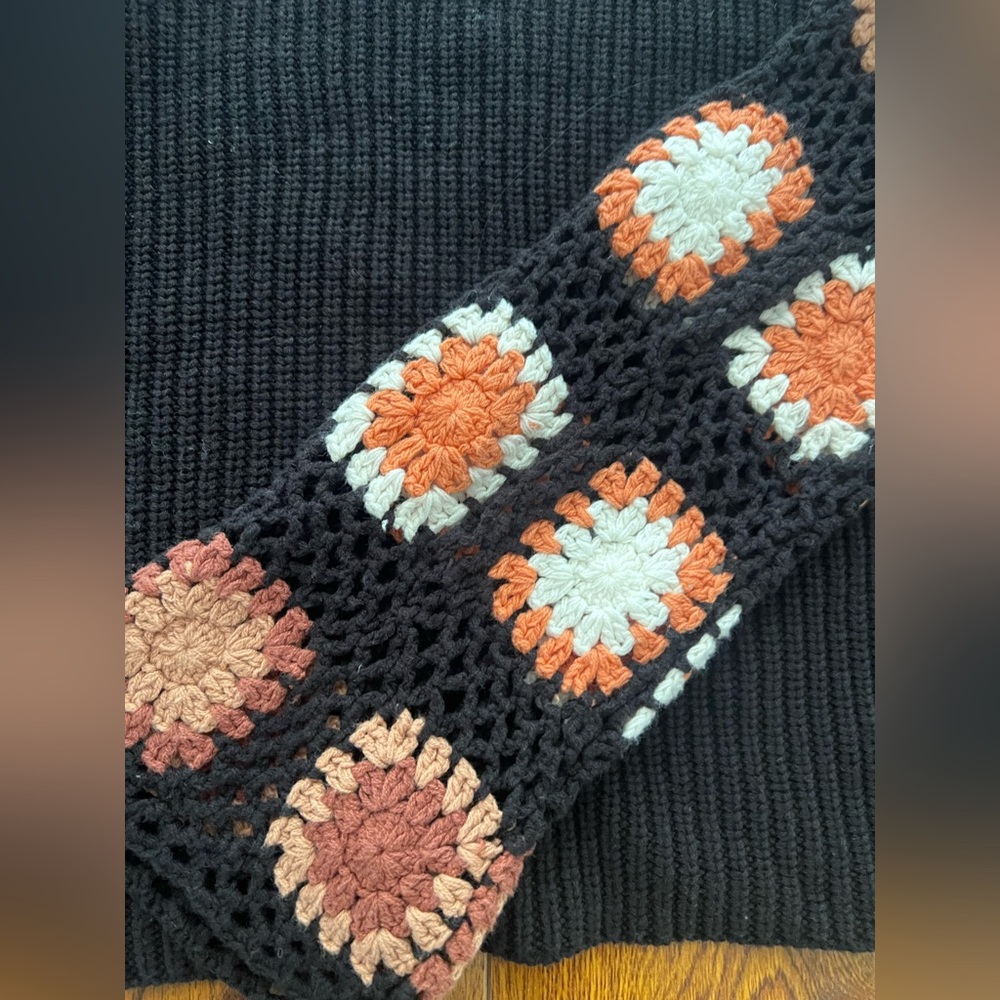 Black crochet granny square flare sleeve sweater - Picture 4 of 4